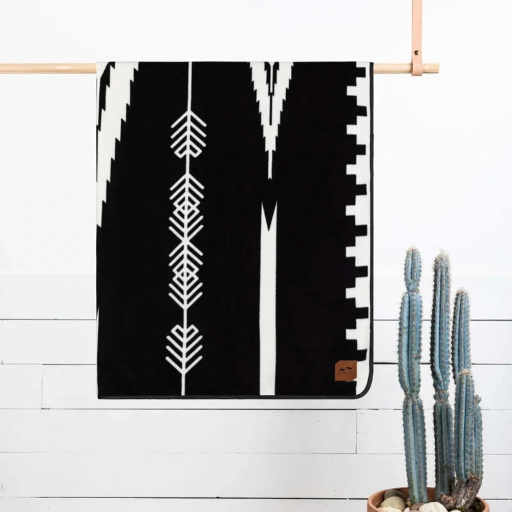 SLOWTIDE JERICHO FLEECE CAMP BLANKET TRIBAL PRINT IN BLACK AND WHITE NWOT